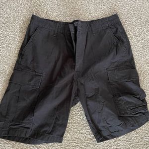 Men’s black Levi’s cargo short